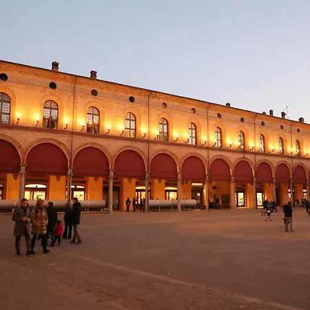 Le Due Corti Centro Storico - Autodromo Apartamento