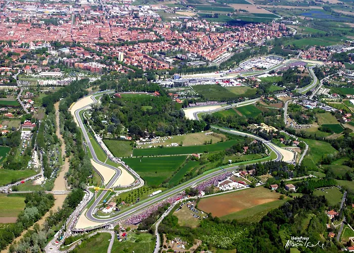 Le Due Corti Centro Storico - Autodromo